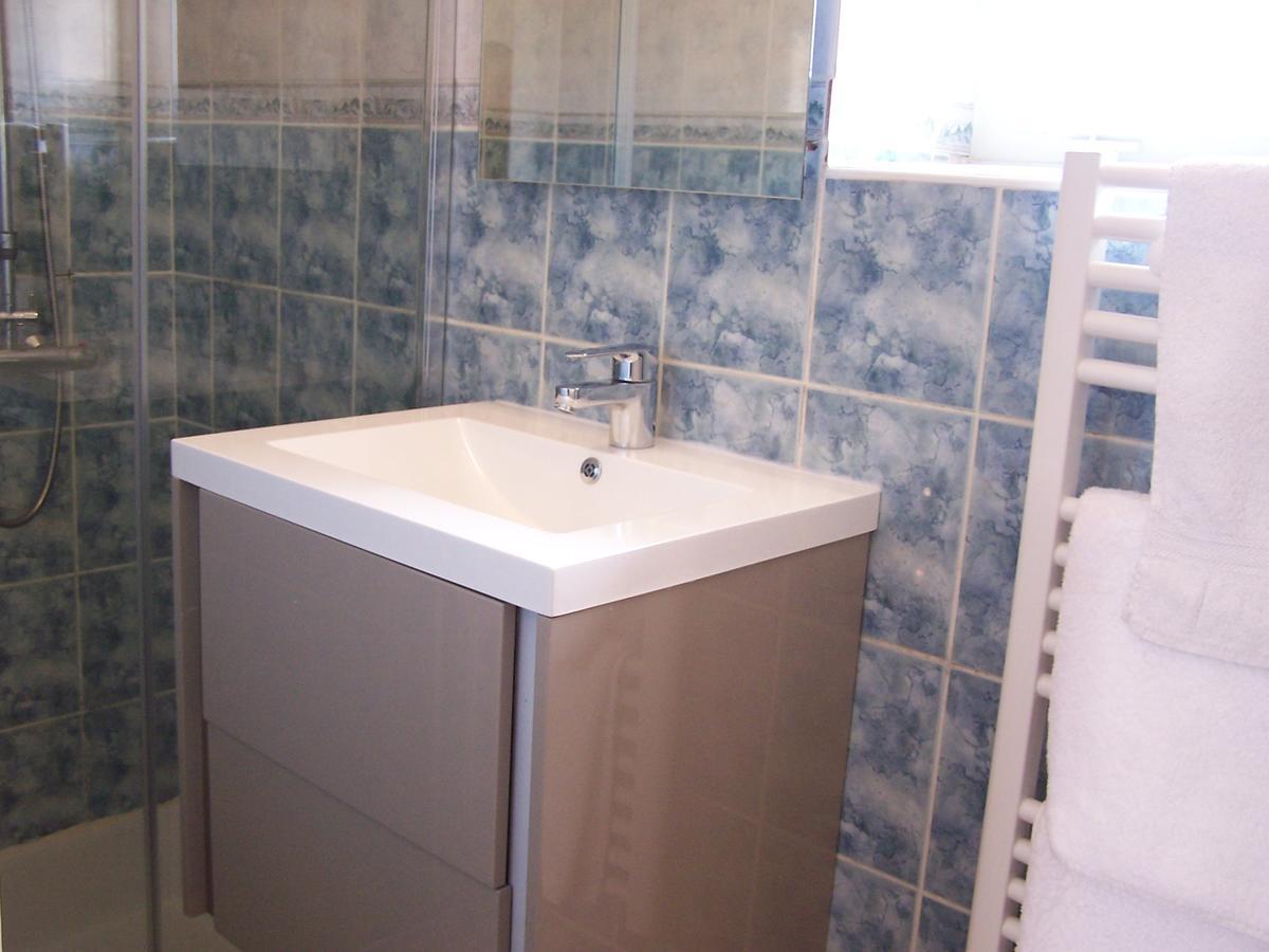 Le Lichou Hotel Vallon-en-Sully Bagian luar foto