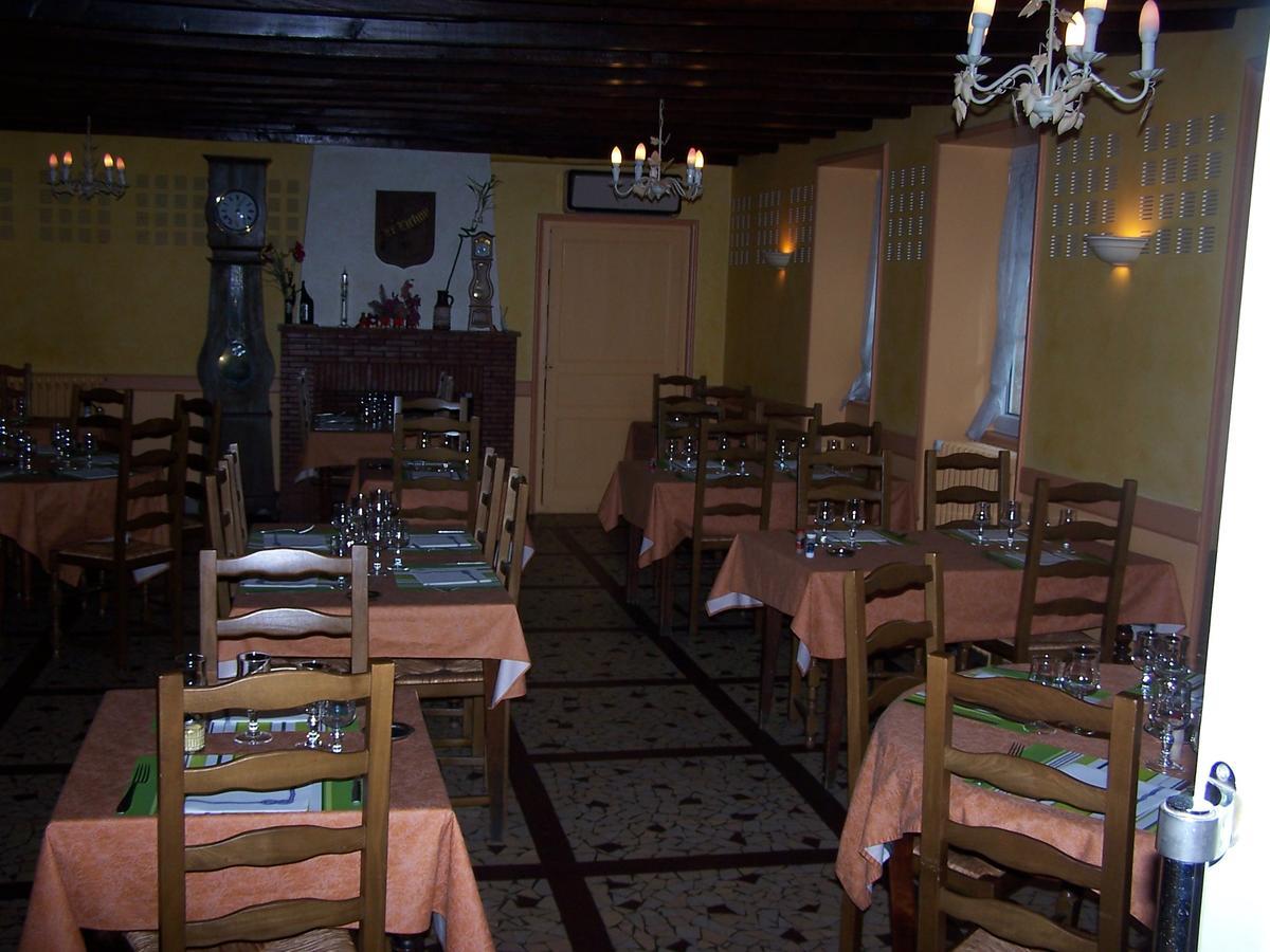 Le Lichou Hotel Vallon-en-Sully Bagian luar foto
