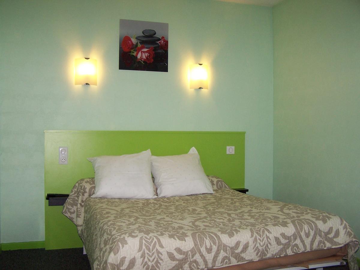 Le Lichou Hotel Vallon-en-Sully Bagian luar foto